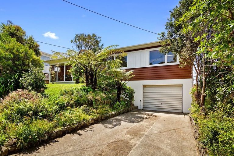 Photo of property in 6 Lane Crescent, Tawa, Wellington, 5028