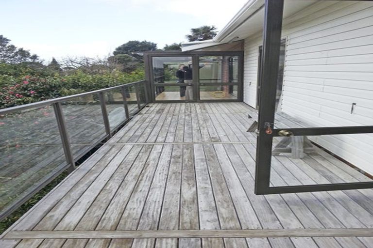 Photo of property in 35 Moffat Road, Red Beach, 0932