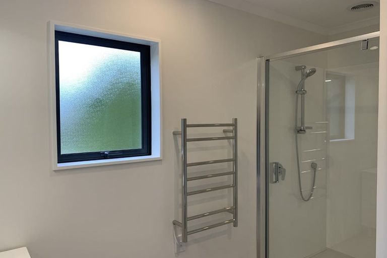 Photo of property in 468c Roscommon Road, Clendon Park, Auckland, 2103