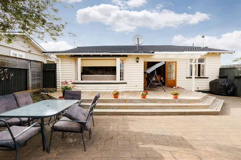 Photo of property in 51 Dahlia Street, Palmerston North, 4410