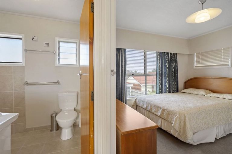 Photo of property in 1/3 Argyle Terrace, Milford, Auckland, 0620