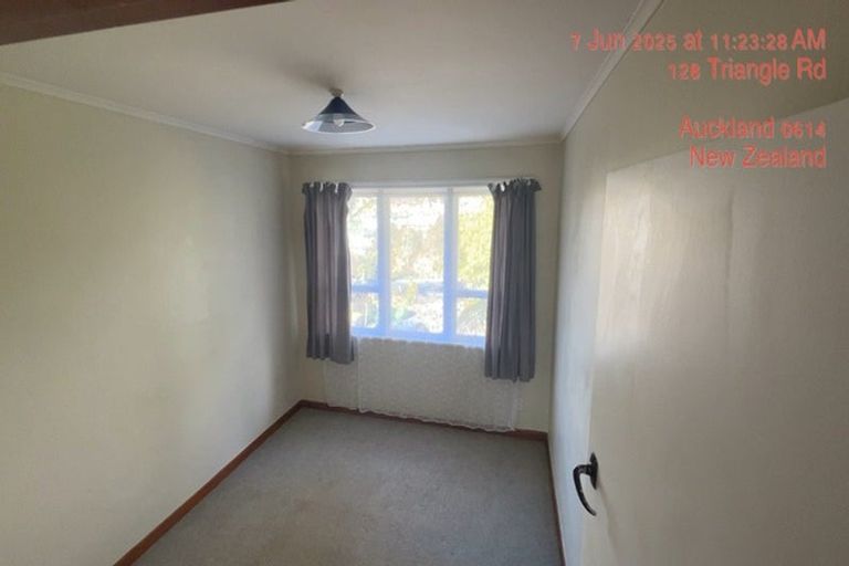 Photo of property in 1/128 Triangle Road, Massey, Auckland, 0614