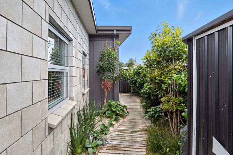 Photo of property in 6 Kahuparere Crescent, Pyes Pa, Tauranga, 3112