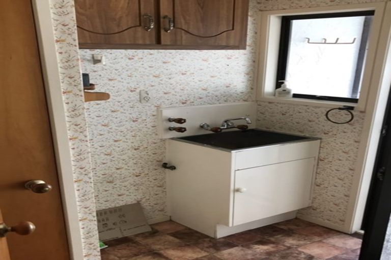 Photo of property in 2/127 Bucklands Beach Road, Bucklands Beach, Auckland, 2012