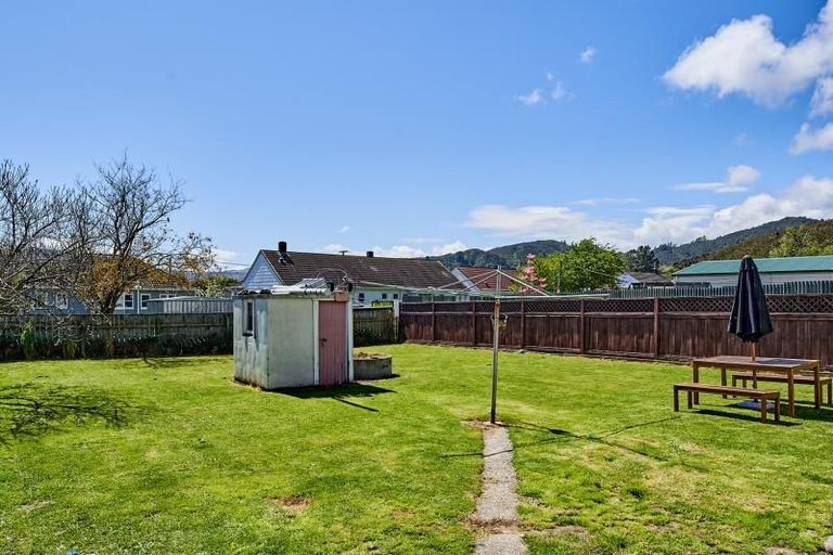 Photo of property in 125 Waddington Drive, Naenae, Lower Hutt, 5011