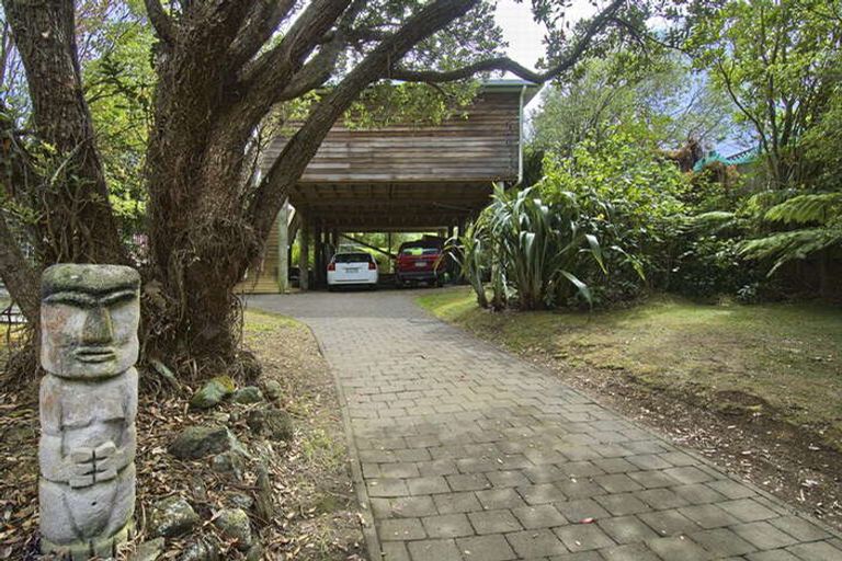 Photo of property in 136 Seaview Road, Piha, New Lynn, 0772