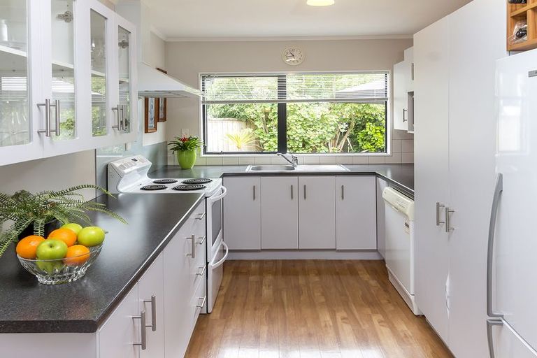 Photo of property in 2/28 De Quincey Terrace, Highland Park, Auckland, 2010