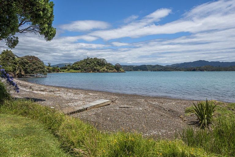 Photo of property in 950 Whangaruru Road North, Whangaruru, Russell, 0184