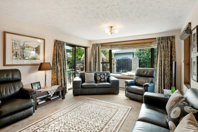 Photo of property in 5 Calbreath Place, Russley, Christchurch, 8042