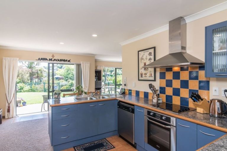 Photo of property in 23 Lorna Irene Drive, Raumati South, Paraparaumu, 5032