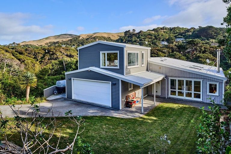 Photo of property in 9 Pukerua Beach Road, Pukerua Bay, 5026