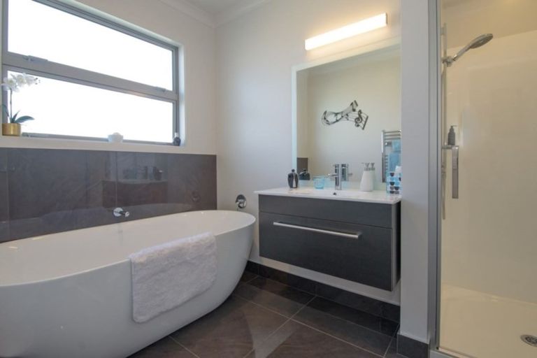 Photo of property in 15 De Bettencor Place, Mount Pisa, Cromwell, 9383