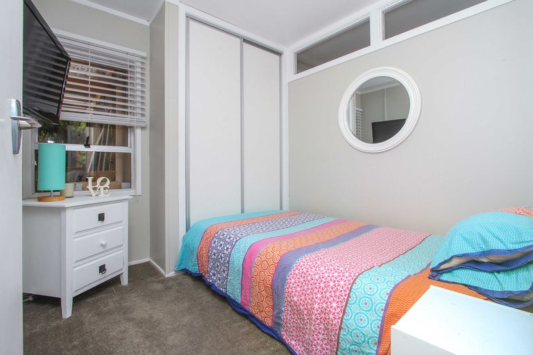 Photo of property in 2/39a Hebron Road, Waiake, Auckland, 0630