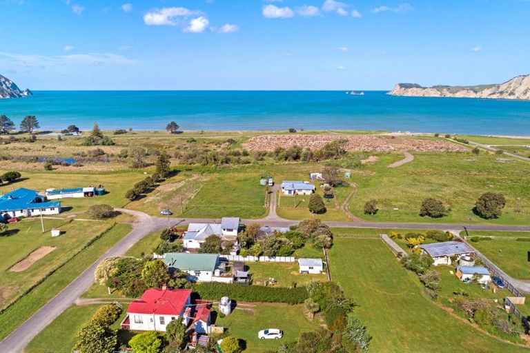 Photo of property in 4 Banks Street, Tolaga Bay, 4077