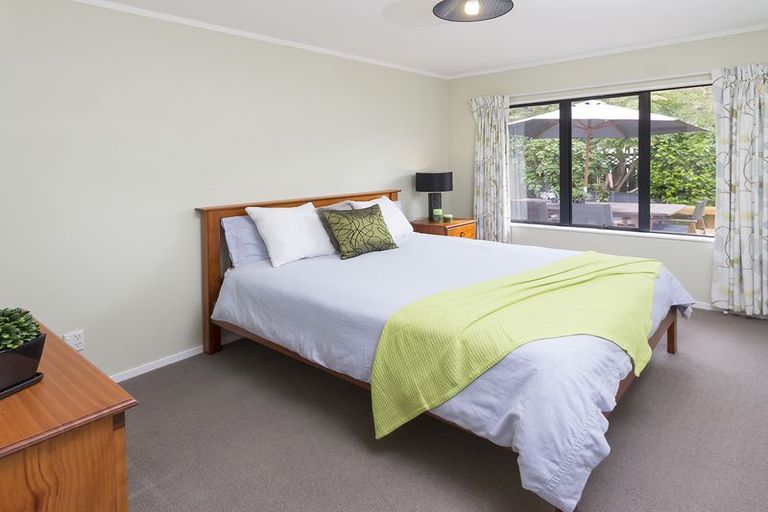 Photo of property in 2/28 De Quincey Terrace, Highland Park, Auckland, 2010