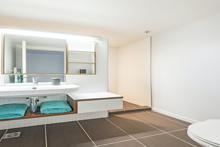 Photo of property in Piermont Apartments, 5b/82 Cable Street, Te Aro, Wellington, 6011
