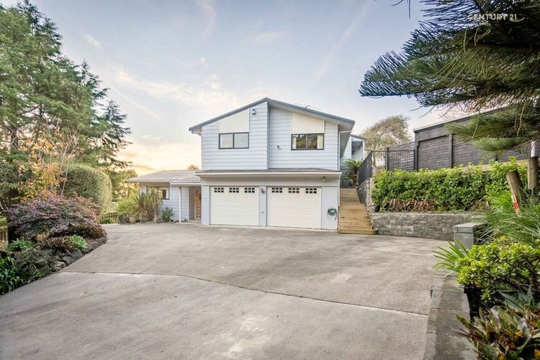 Photo of property in 5 Palmetto Place, Goodwood Heights, Auckland, 2105