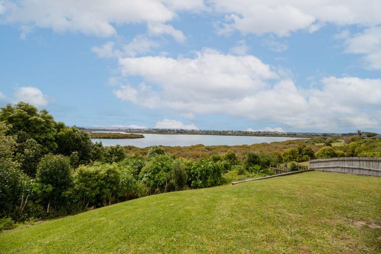 Photo of property in 85 Becker Drive, Weymouth, Auckland, 2103