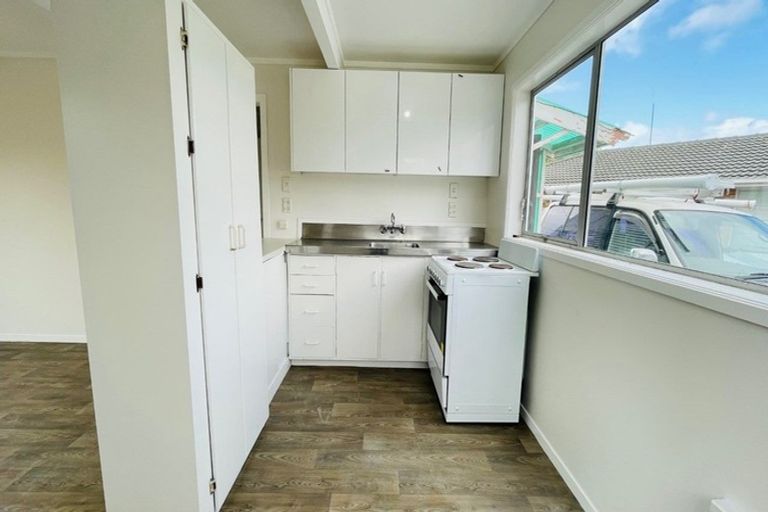 Photo of property in 3 Addison Drive, Glendene, Auckland, 0602