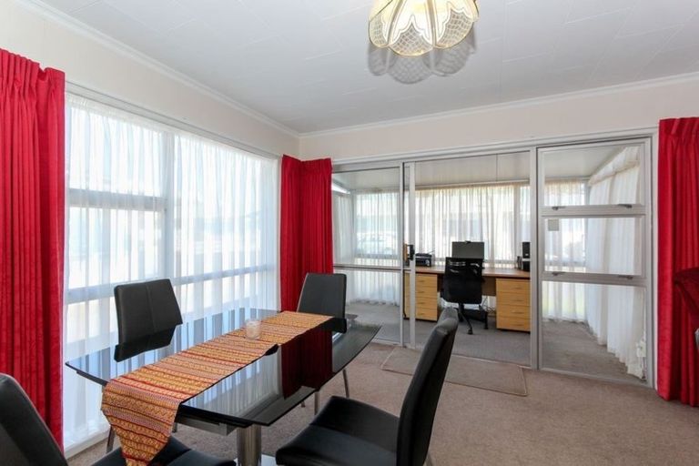 Photo of property in 2/246 Courtenay Street, Strandon, New Plymouth, 4312