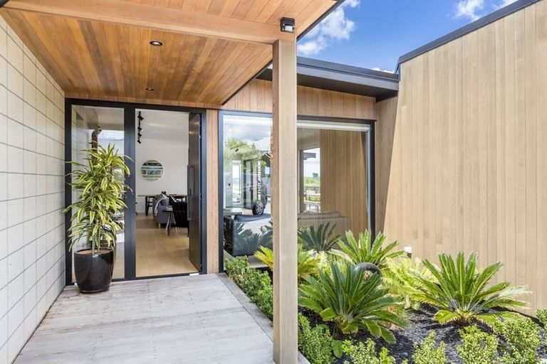 Photo of property in 10 Laly Haddon Place, Matakana, 0985