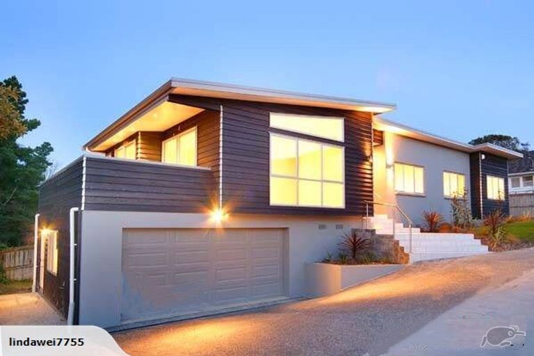 Photo of property in 2/167a Carlisle Road, Northcross, Auckland, 0632