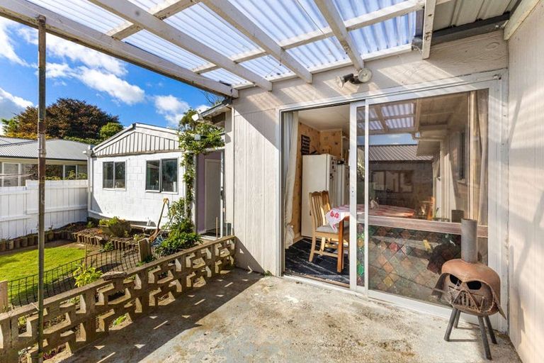 Photo of property in 19 Pukatea Street, Inglewood, 4330