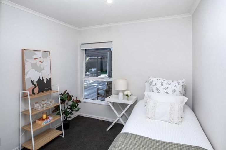 Photo of property in 33 Kirsten Place, Parklands, Christchurch, 8083