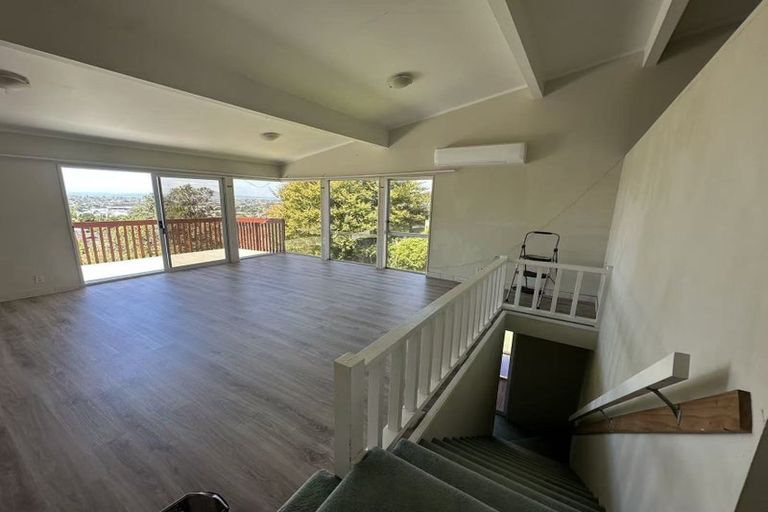 Photo of property in 635 Glenfield Road, Totara Vale, Auckland, 0629