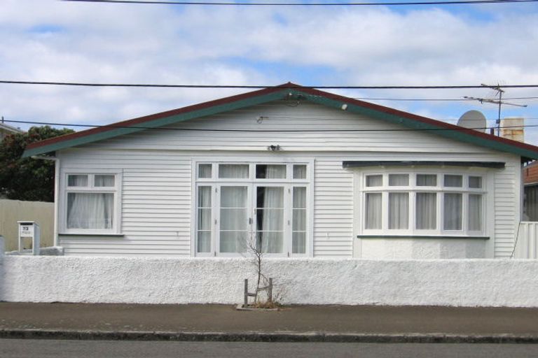 Photo of property in 73 Apu Crescent, Lyall Bay, Wellington, 6022