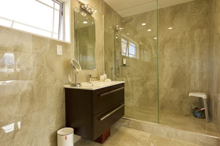 Photo of property in 2/32 Spencer Road, Pinehill, Auckland, 0632