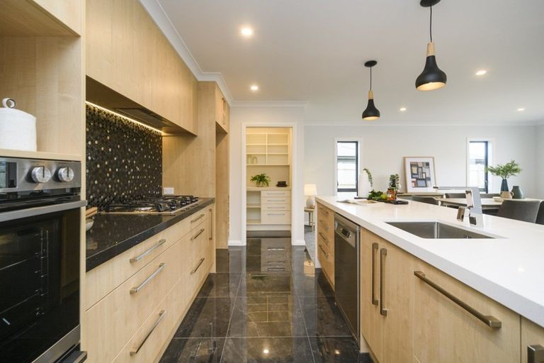 Photo of property in 95 Johnstone Drive, Fitzherbert, Palmerston North, 4410