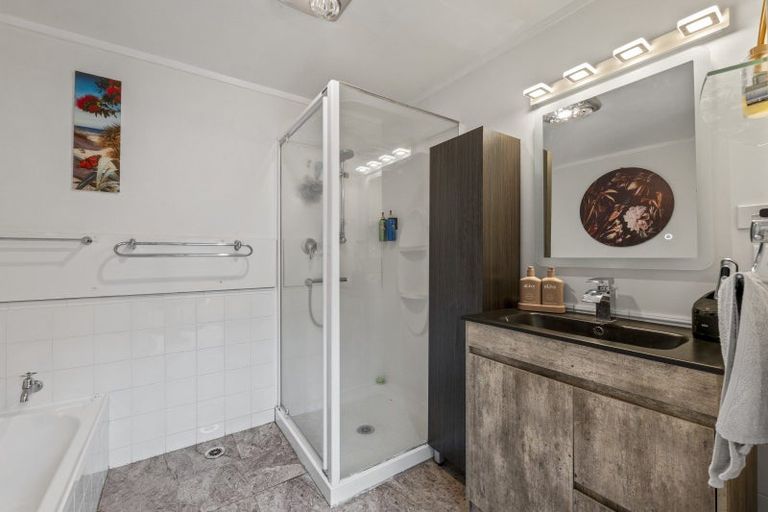 Photo of property in 92 Heta Road, Highlands Park, New Plymouth, 4312