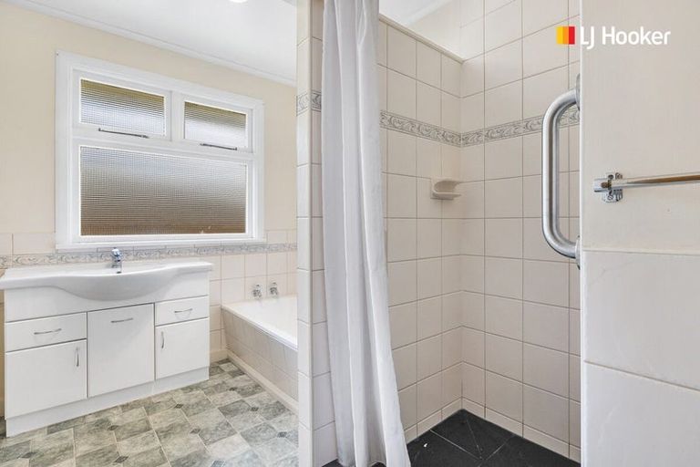 Photo of property in 1 Broomlea Street, Wakari, Dunedin, 9010