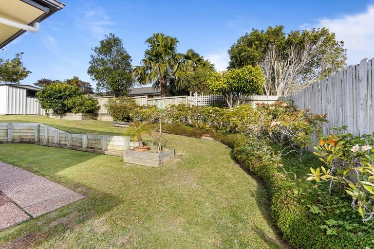 Photo of property in 56 Black Teal Close, Unsworth Heights, Auckland, 0632