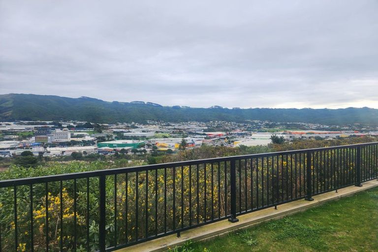 Photo of property in 16 Omaka Place, Aotea, Porirua, 5024