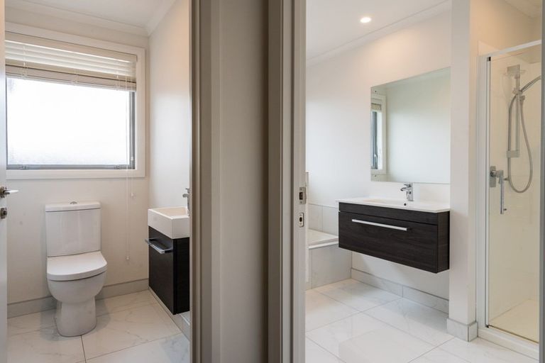 Photo of property in 101 Johnstone Drive, Fitzherbert, Palmerston North, 4410