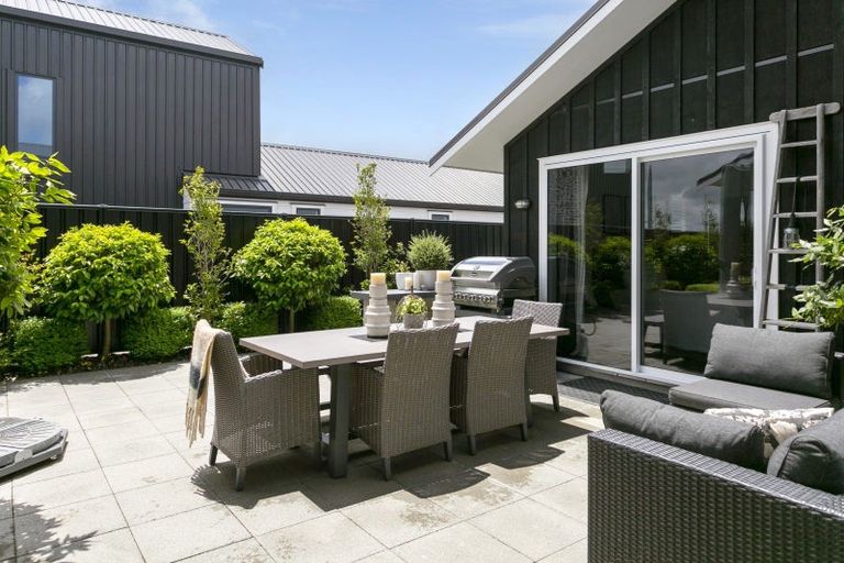 Photo of property in 16 Pukenamu Road, Rainbow Point, Taupo, 3330