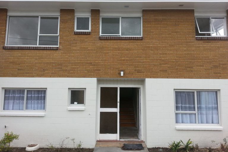 Photo of property in 2/100 Titirangi Road, New Lynn, Auckland, 0600
