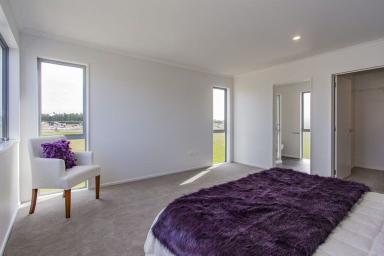 Photo of property in 18 Sholto Duncan Crescent, Halswell, Christchurch, 8025