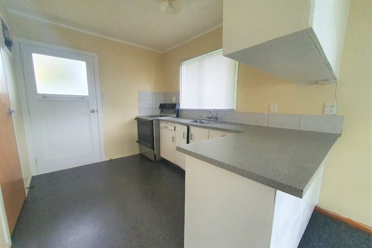 Photo of property in 1/12 Dawnhaven Drive, Te Atatu Peninsula, Auckland, 0610