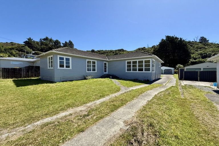 Photo of property in 12 Davis Grove, Wainuiomata, Lower Hutt, 5014