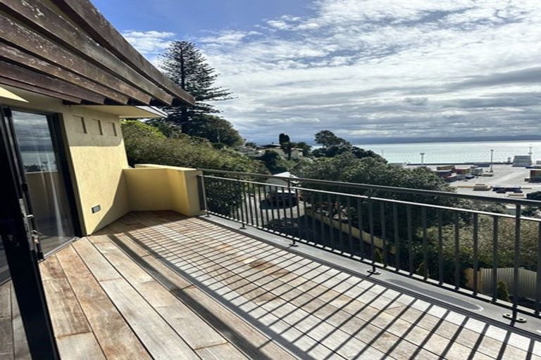 Photo of property in 4 Karaka Road, Bluff Hill, Napier, 4110