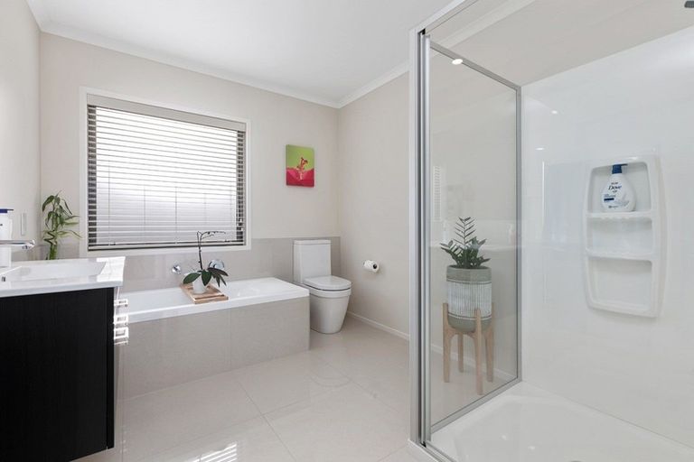 Photo of property in 24 Marion Crescent, Papamoa Beach, Papamoa, 3118