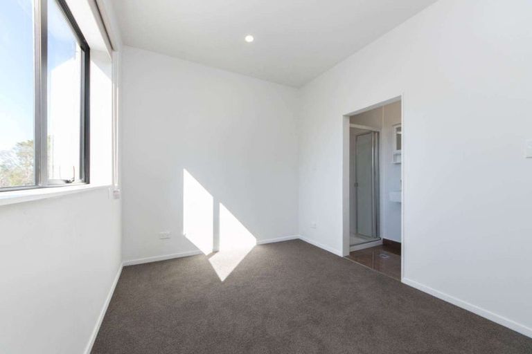 Photo of property in 1/14a Kaponga Crescent, New Lynn, Auckland, 0600