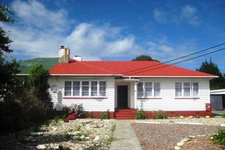 Photo of property in 9 Bridge Street, Tuatapere, 9620