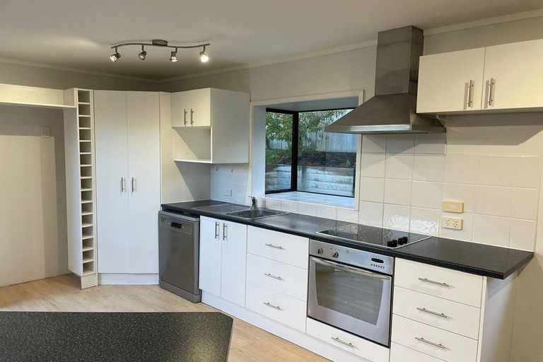 Photo of property in 1/865 Beach Road, Waiake, Auckland, 0630