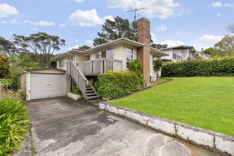 Photo of property in 51 Easton Park Parade, Glenfield, Auckland, 0629