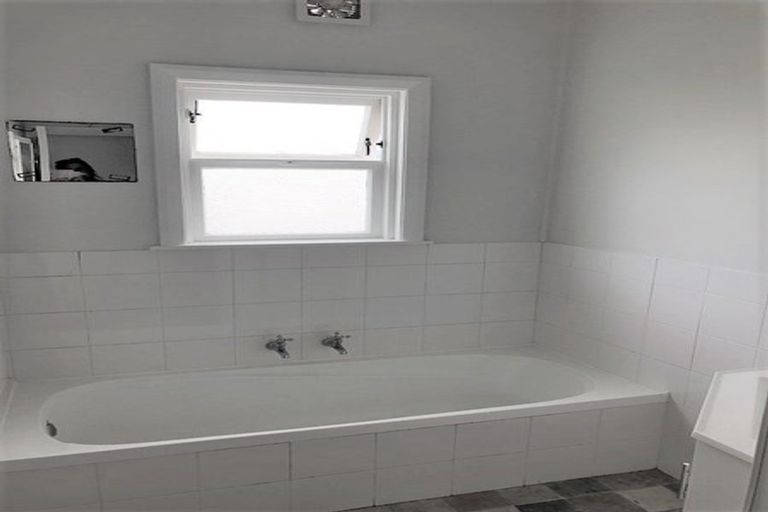 Photo of property in 35 Cavendish Square, Strathmore Park, Wellington, 6022