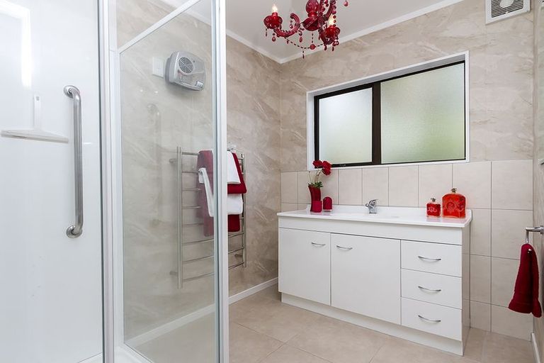 Photo of property in 2/15 Vincent Street, Howick, Auckland, 2014